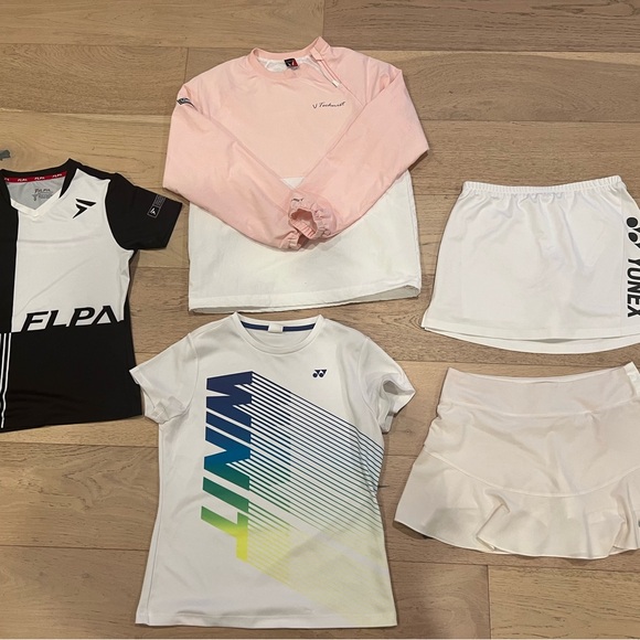 Yonex and other badminton clothes in bundle - Picture 1 of 3